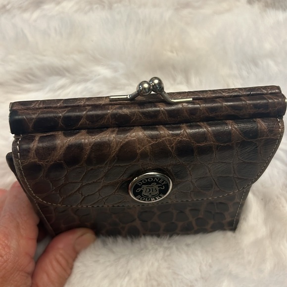 Dooney & Bourke Vintage crocodile leather print large brown bifold wallet - Picture 3 of 16